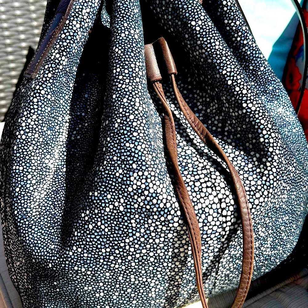 LINDE GALLERY ST BARTH “SHELL“M Drawstring HOBO PRINTED SUEDE DENIMBlue Pristine